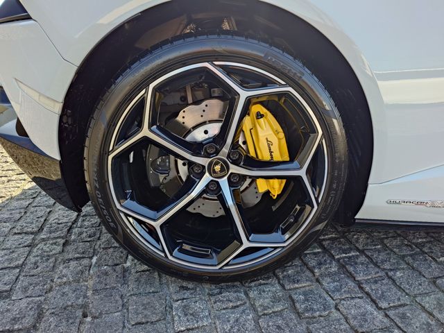 LAMBORGHINI HURACAN