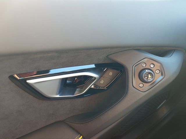 LAMBORGHINI HURACAN