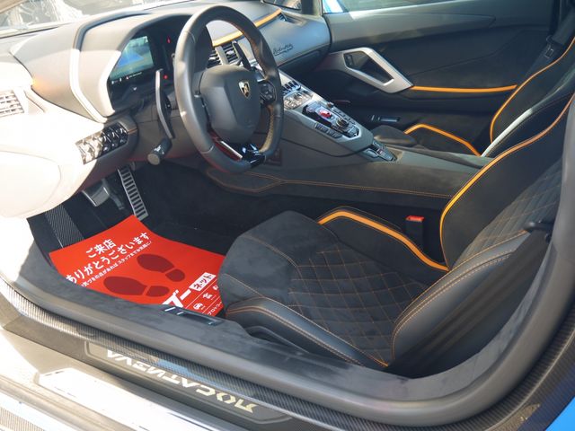 LAMBORGHINI Aventador