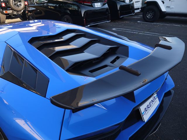 LAMBORGHINI Aventador