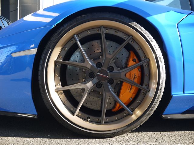 LAMBORGHINI Aventador