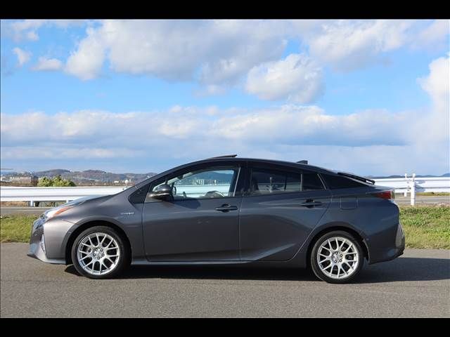PRIUS 4WD