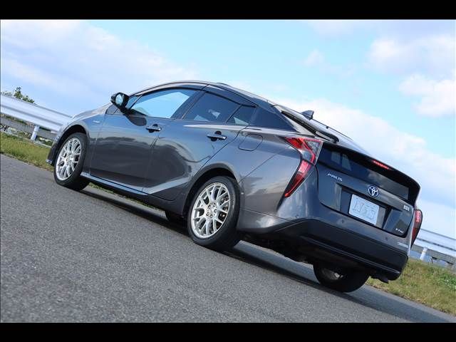 PRIUS 4WD