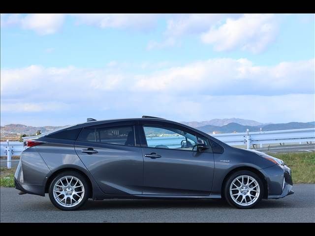PRIUS 4WD