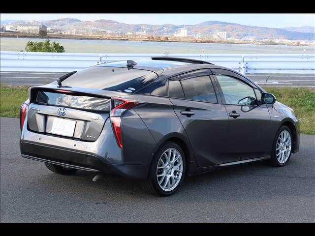 PRIUS 4WD