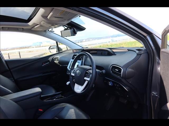 PRIUS 4WD