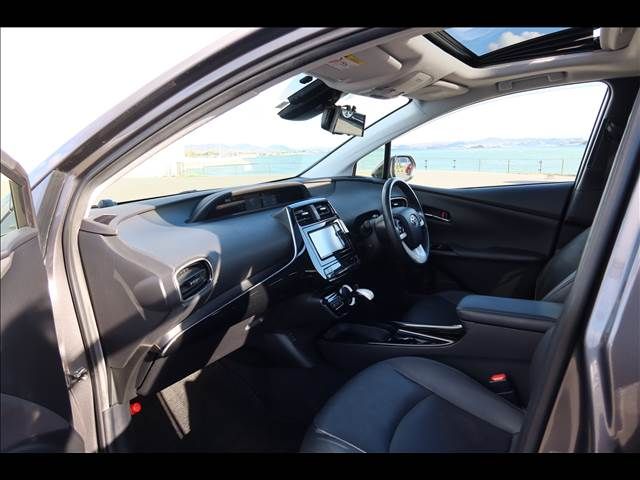 PRIUS 4WD