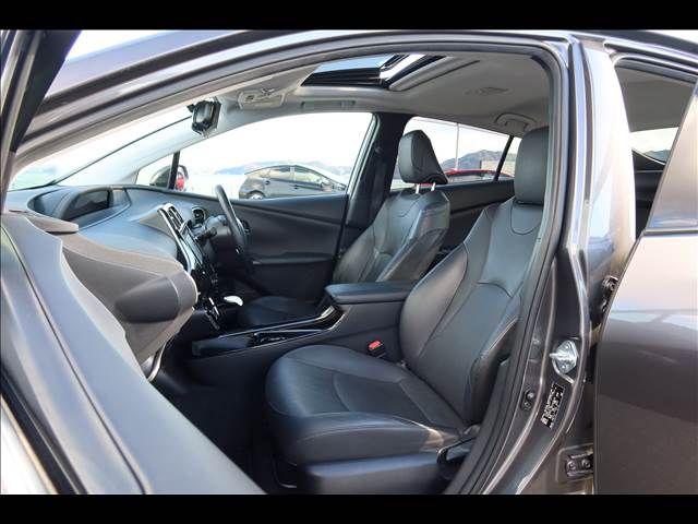 PRIUS 4WD