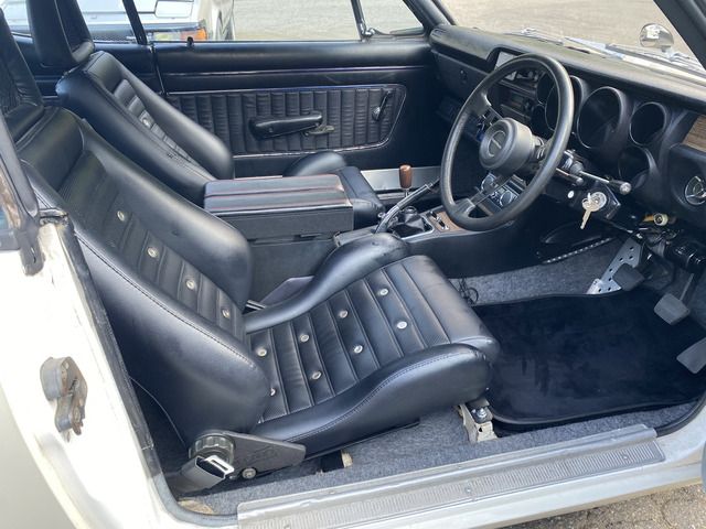 CAVALIER sedan