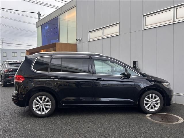 VOLKSWAGEN GOLF TOURAN