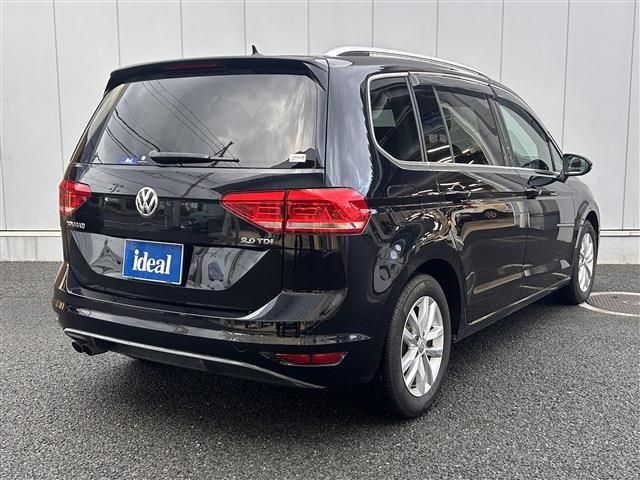 VOLKSWAGEN GOLF TOURAN