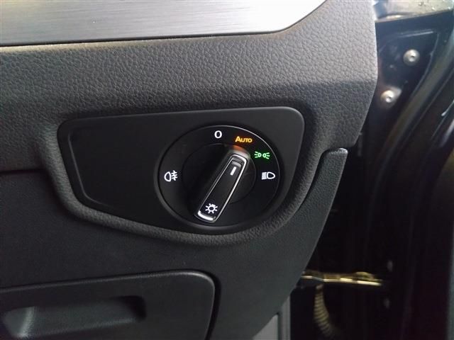 VOLKSWAGEN GOLF TOURAN