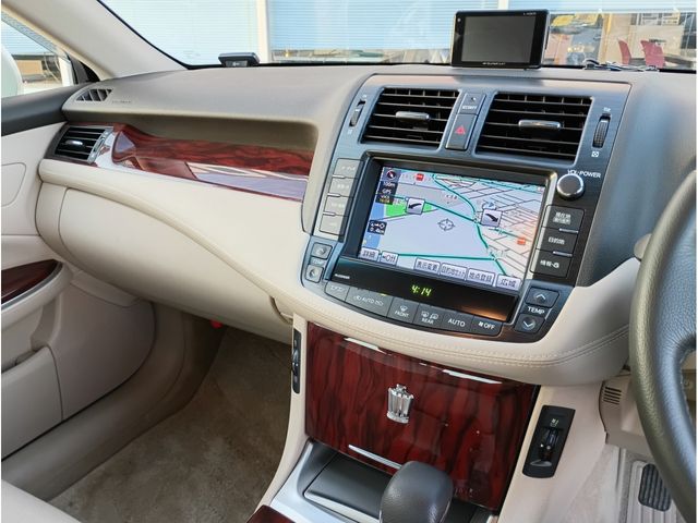 CROWN sedan 4WD