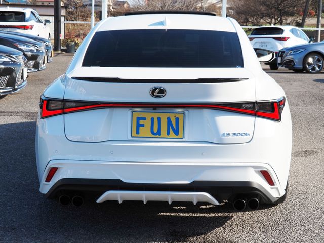 LEXUS IS300h