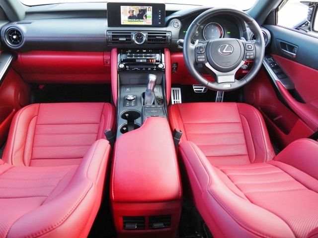 LEXUS IS300h
