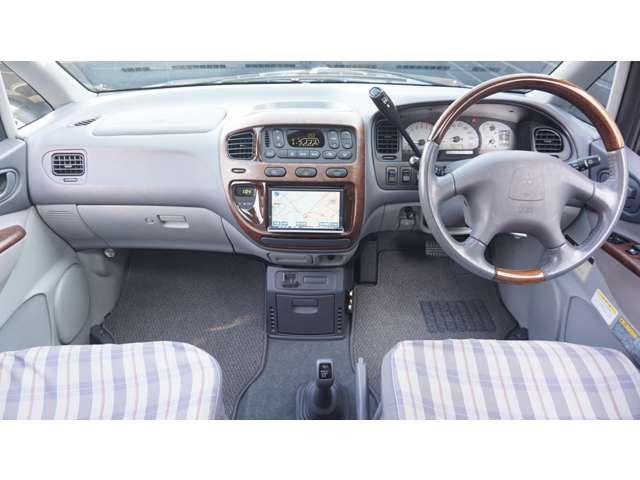 DELICA SPACE GEAR 4WD