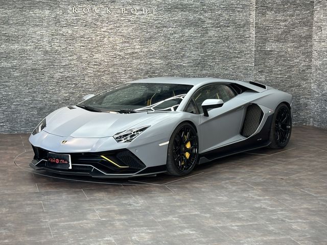 LAMBORGHINI Aventador