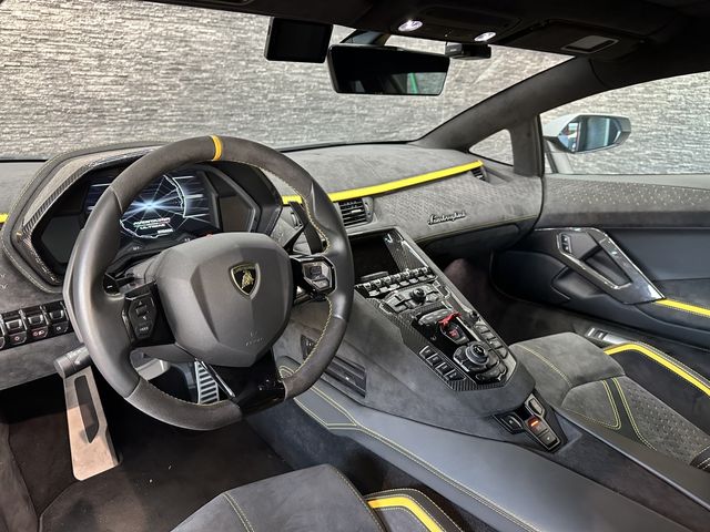 LAMBORGHINI Aventador