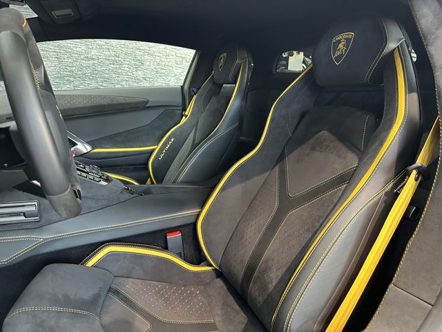 LAMBORGHINI Aventador