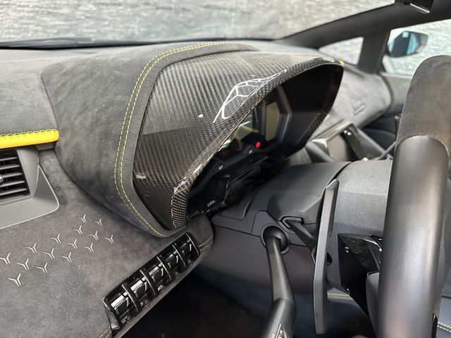LAMBORGHINI Aventador