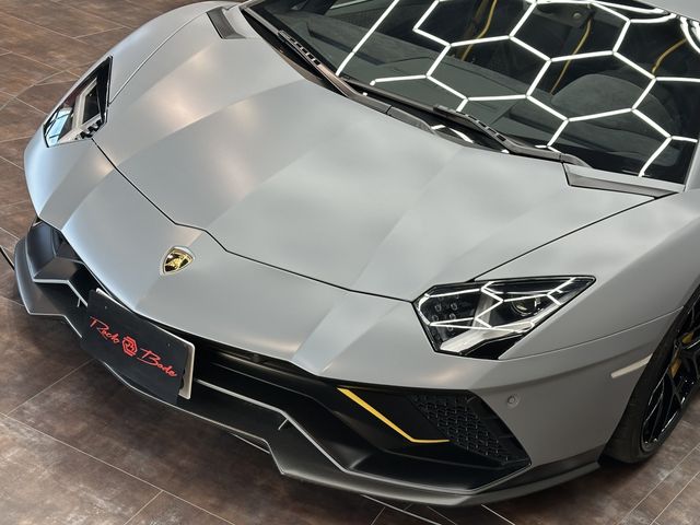 LAMBORGHINI Aventador
