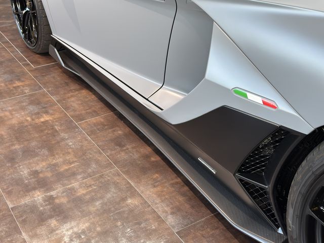 LAMBORGHINI Aventador