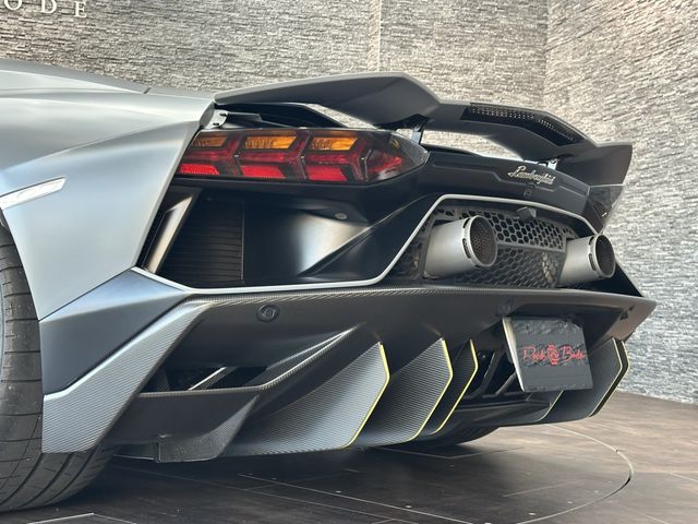 LAMBORGHINI Aventador