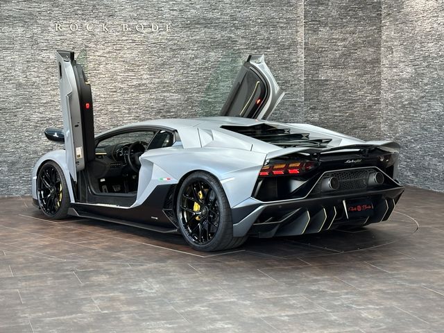LAMBORGHINI Aventador