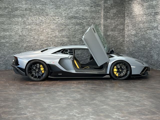 LAMBORGHINI Aventador