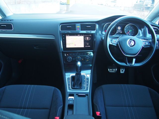 VOLKSWAGEN GOLF Alltrack