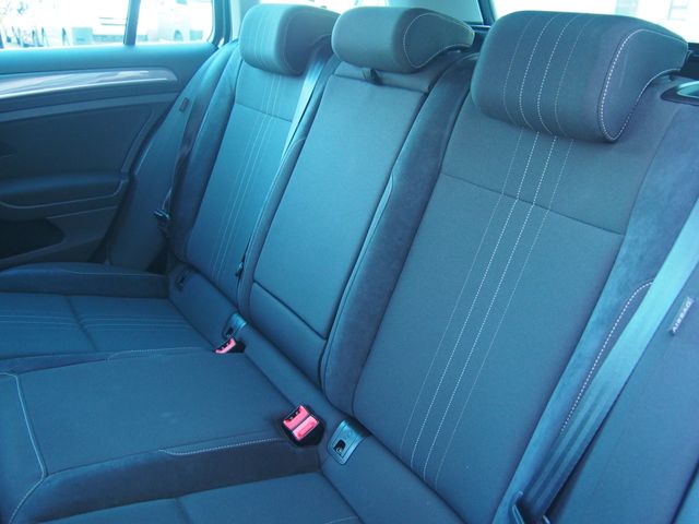 VOLKSWAGEN GOLF Alltrack