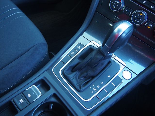 VOLKSWAGEN GOLF Alltrack