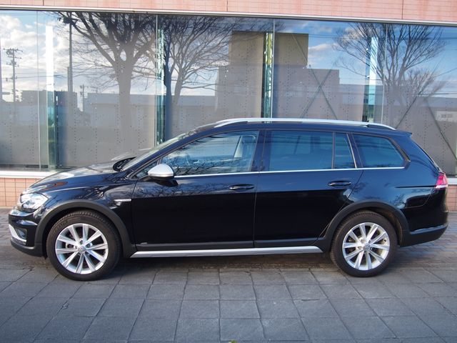VOLKSWAGEN GOLF Alltrack
