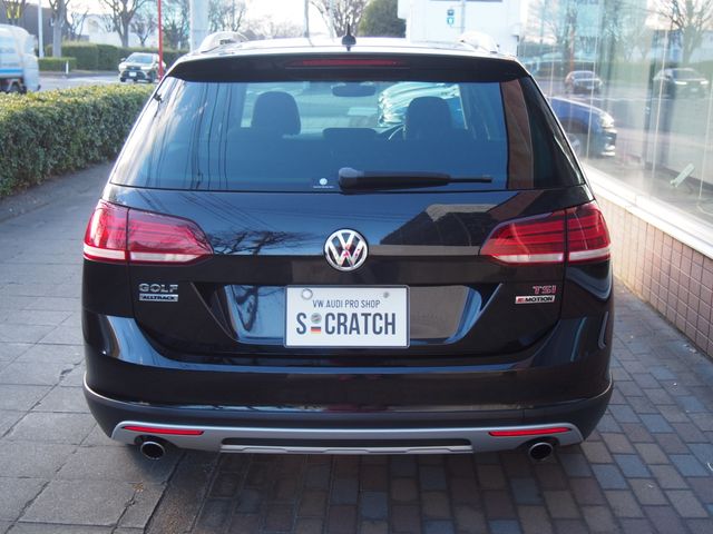 VOLKSWAGEN GOLF Alltrack