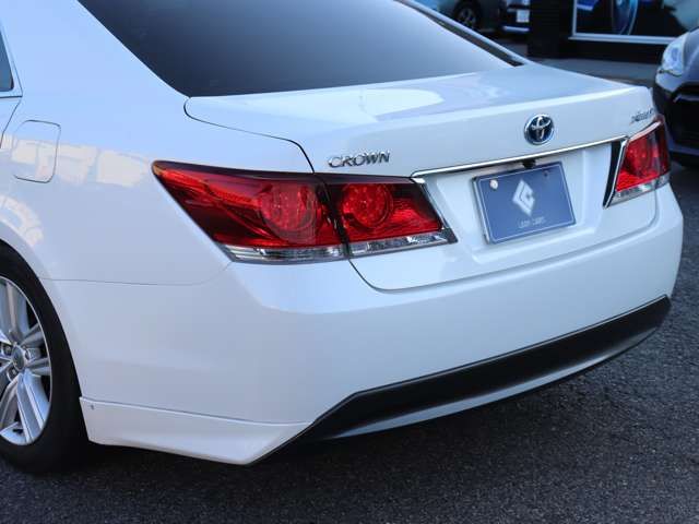 CROWN sedan hybrid