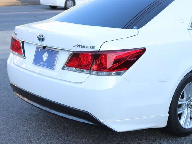 CROWN sedan hybrid