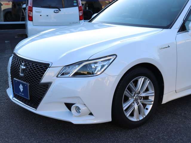 CROWN sedan hybrid