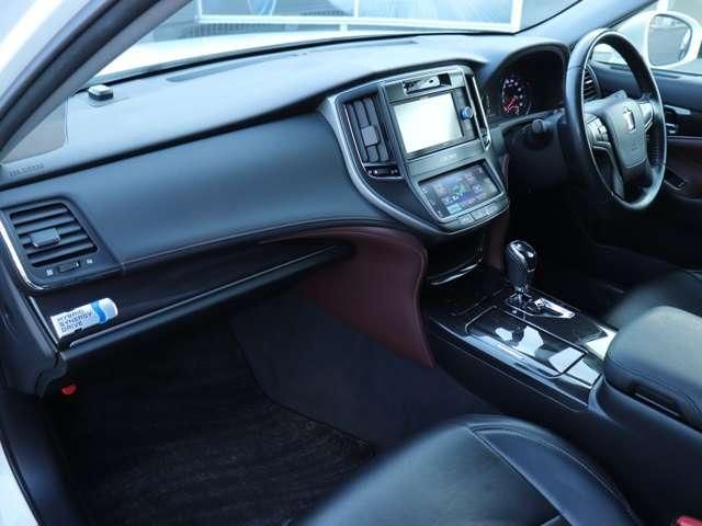 CROWN sedan hybrid