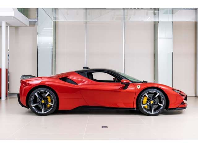 FERRARI SF90 Stradale