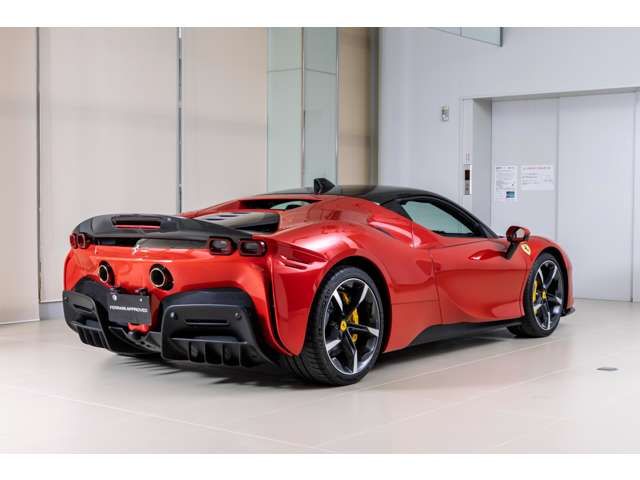 FERRARI SF90 Stradale