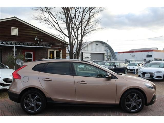VOLVO V40 CROSS COUNTRY