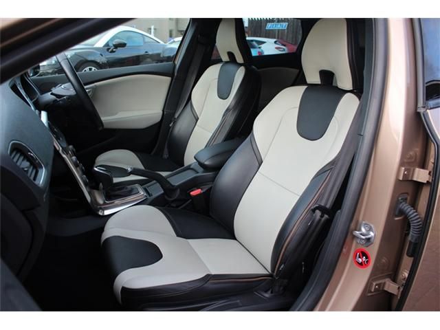 VOLVO V40 CROSS COUNTRY