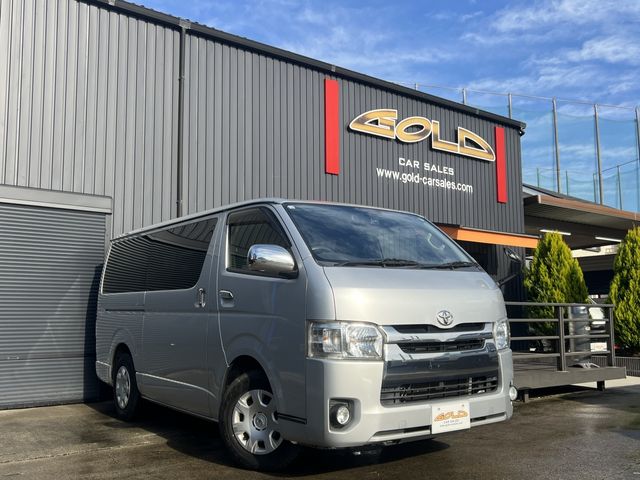 REGIUSACE 2WD van