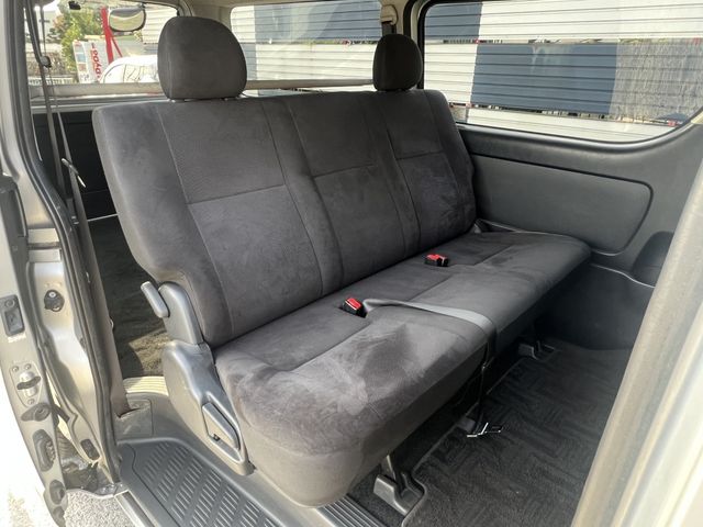 REGIUSACE 2WD van