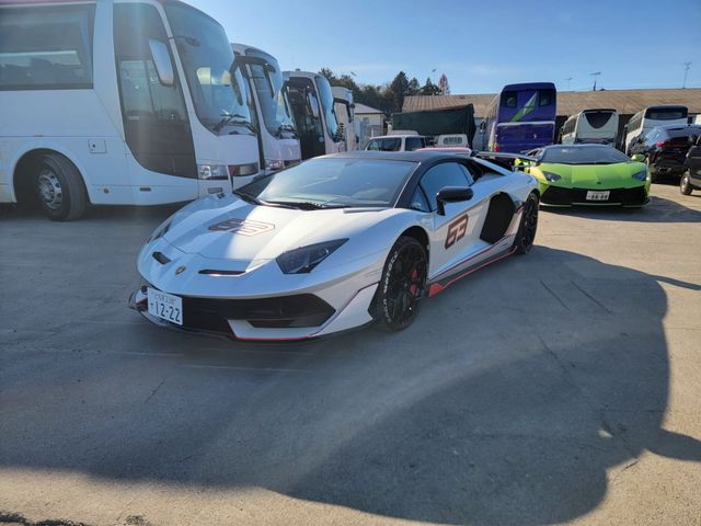 LAMBORGHINI Aventador
