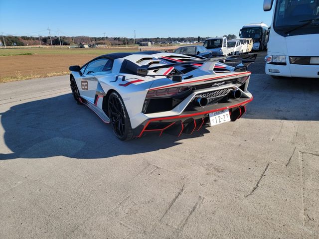LAMBORGHINI Aventador
