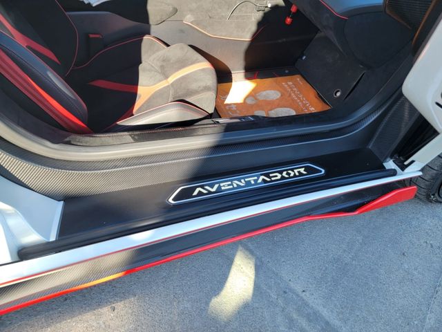 LAMBORGHINI Aventador