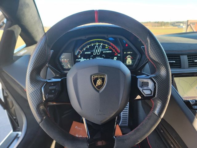 LAMBORGHINI Aventador