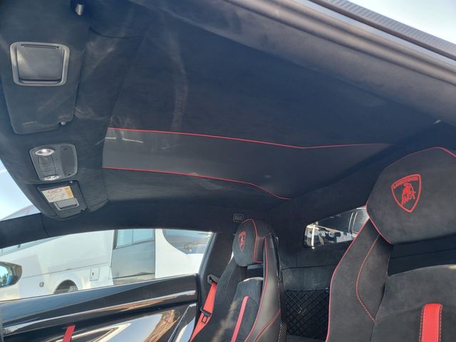 LAMBORGHINI Aventador