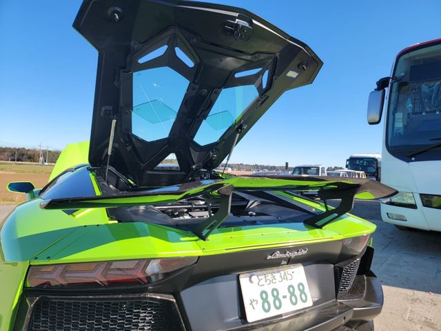LAMBORGHINI Aventador Roadster